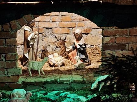 Jaslice  z novim zidanim hlevčkom v Dvorjah